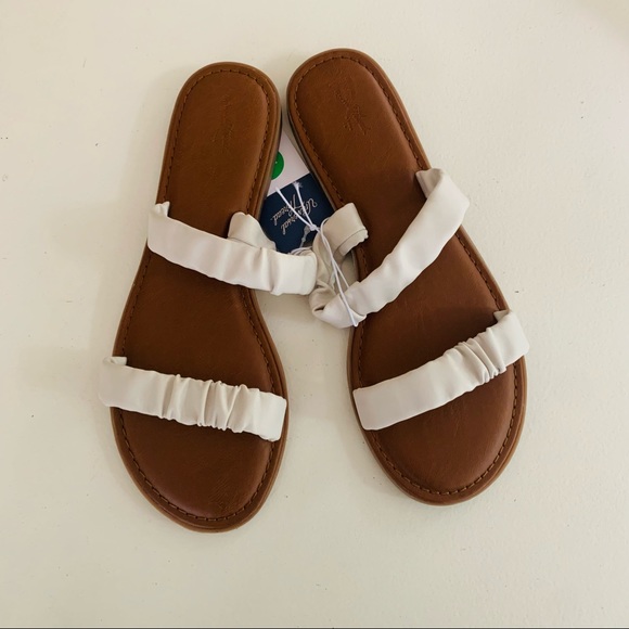 Universal Thread Willow Scrunch Sandal - Picture 2 of 6